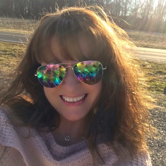 Meet your Posher, Jennifer! ✌️ - Picture 5 of 10